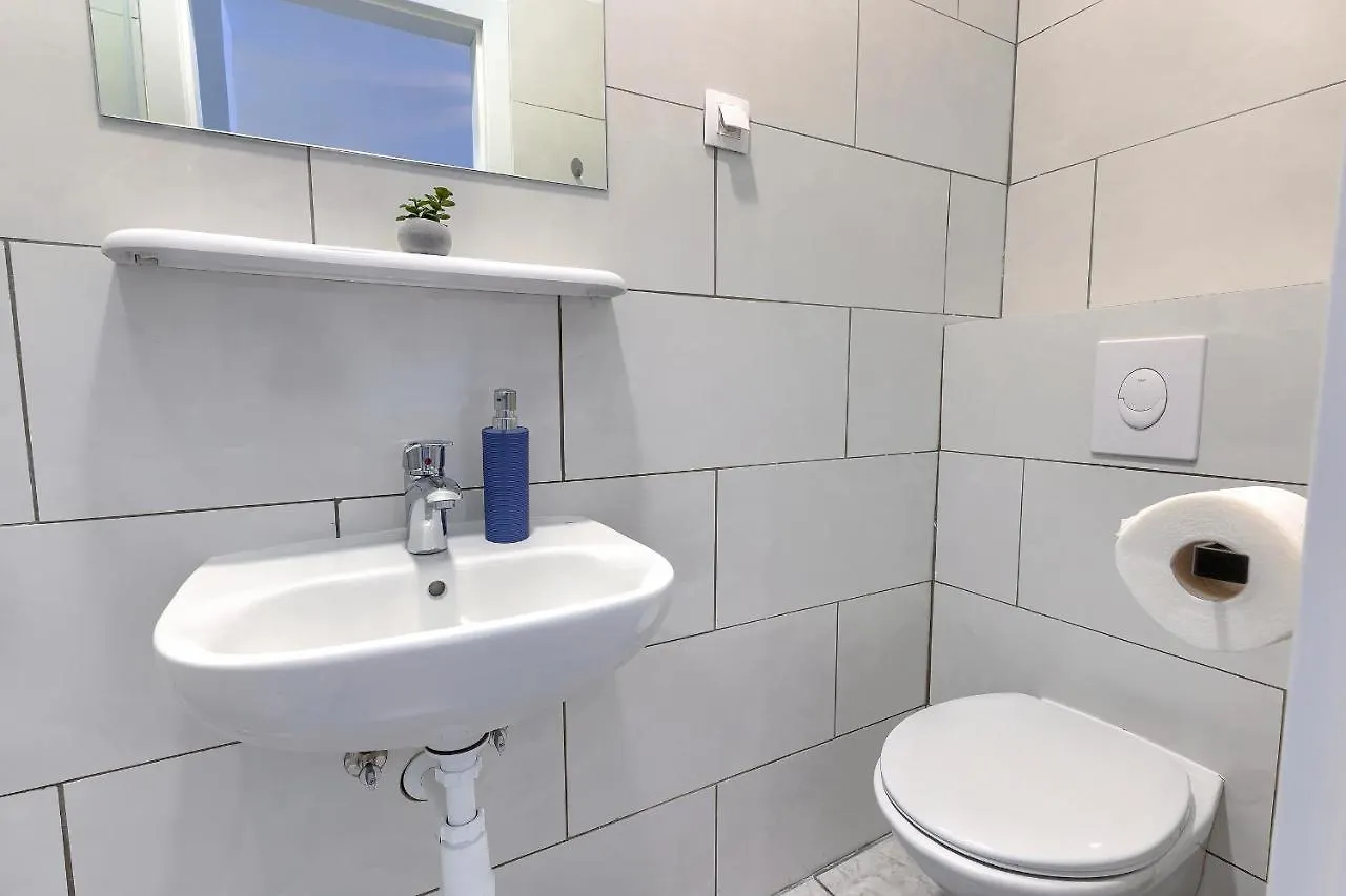 Monte Zaro Hostel Πούλα