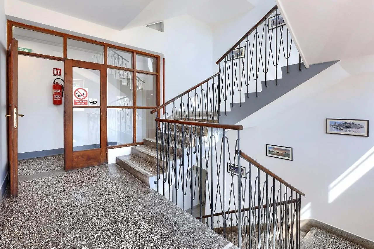 Monte Zaro Hostel Πούλα