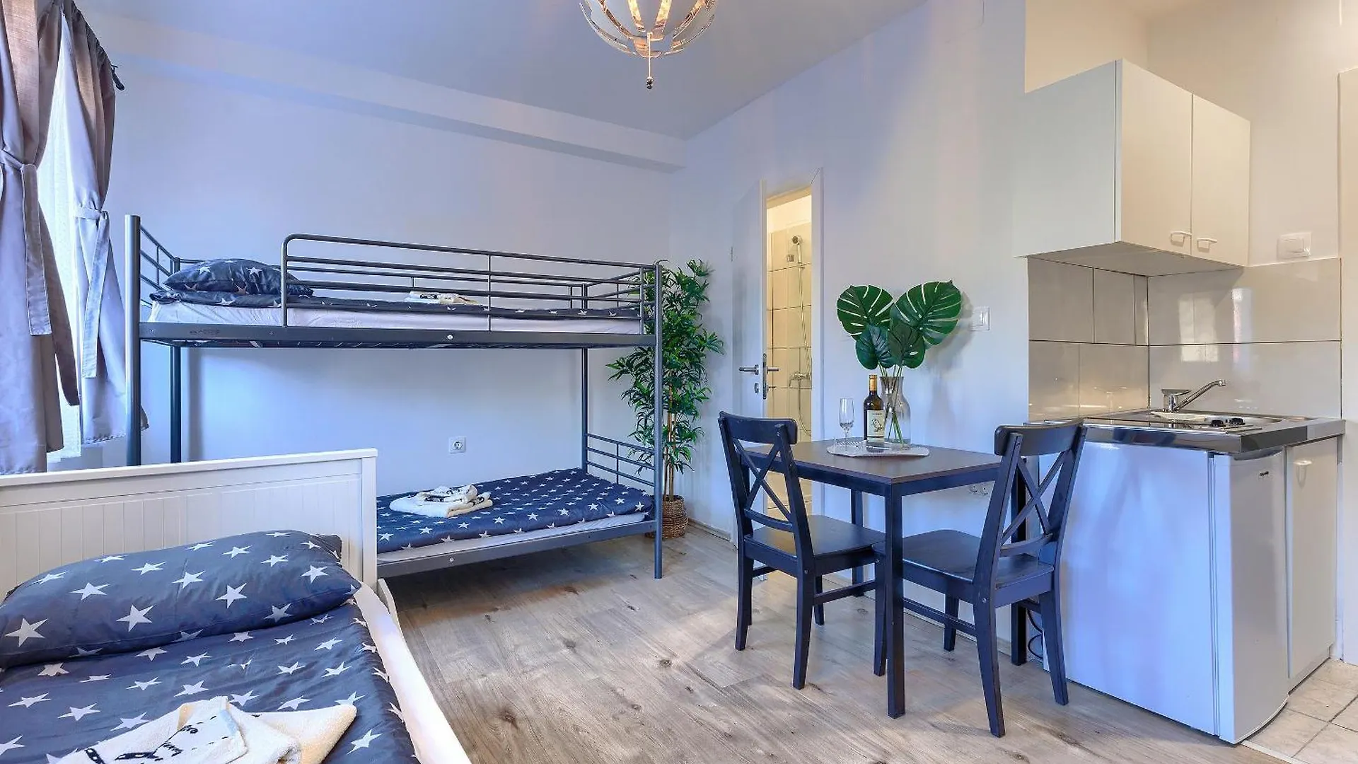 Monte Zaro Hostel Πούλα