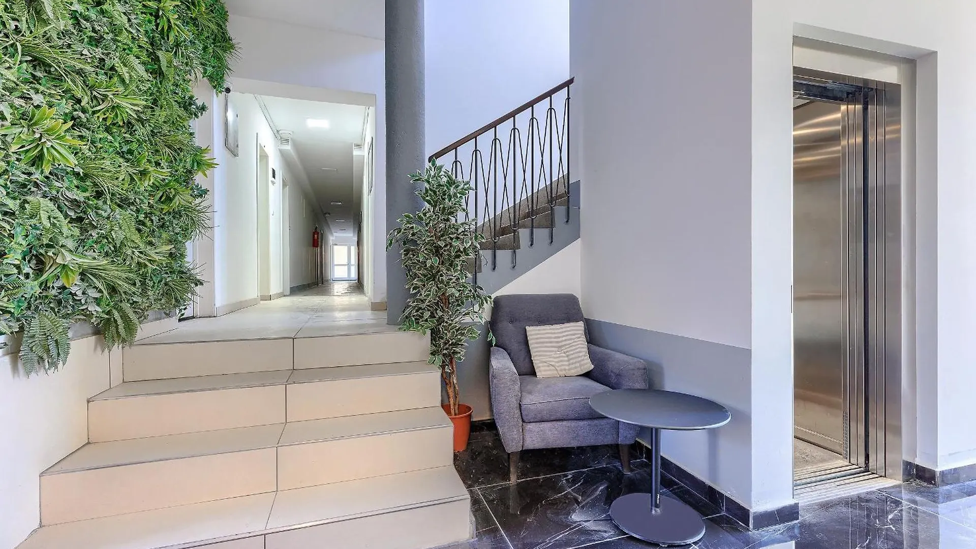 Monte Zaro Hostel Πούλα